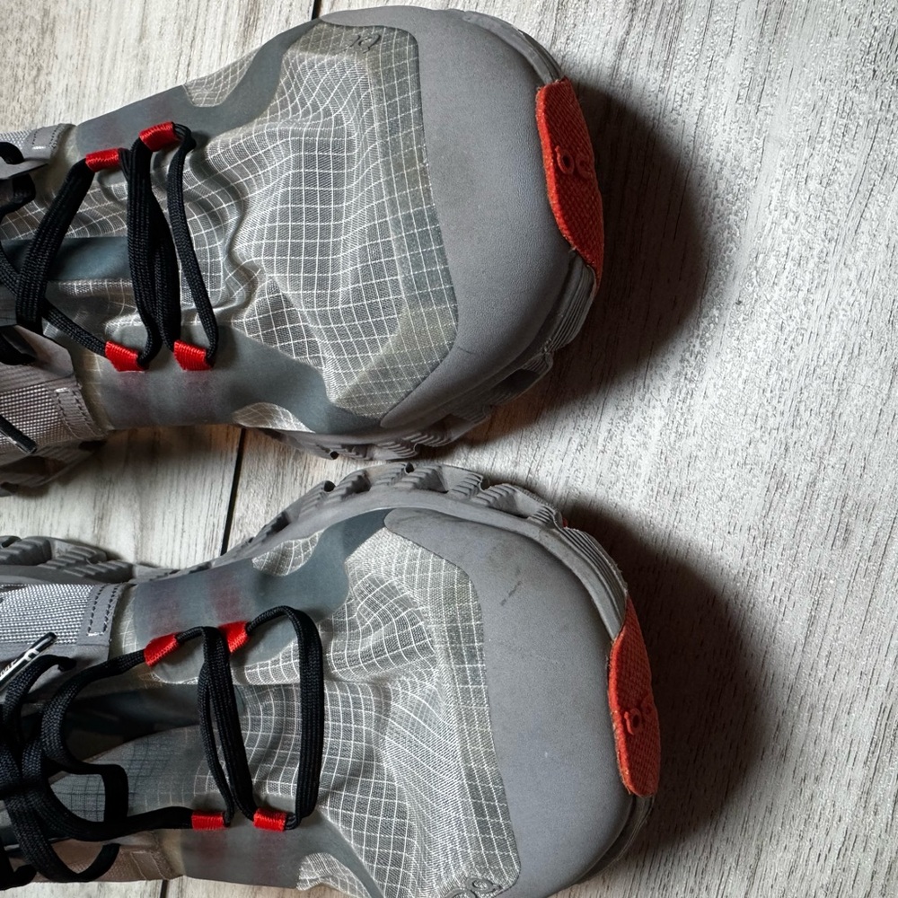 On Running Women’s Athletic Shoes in Gray and Red - Picture 5 of 6